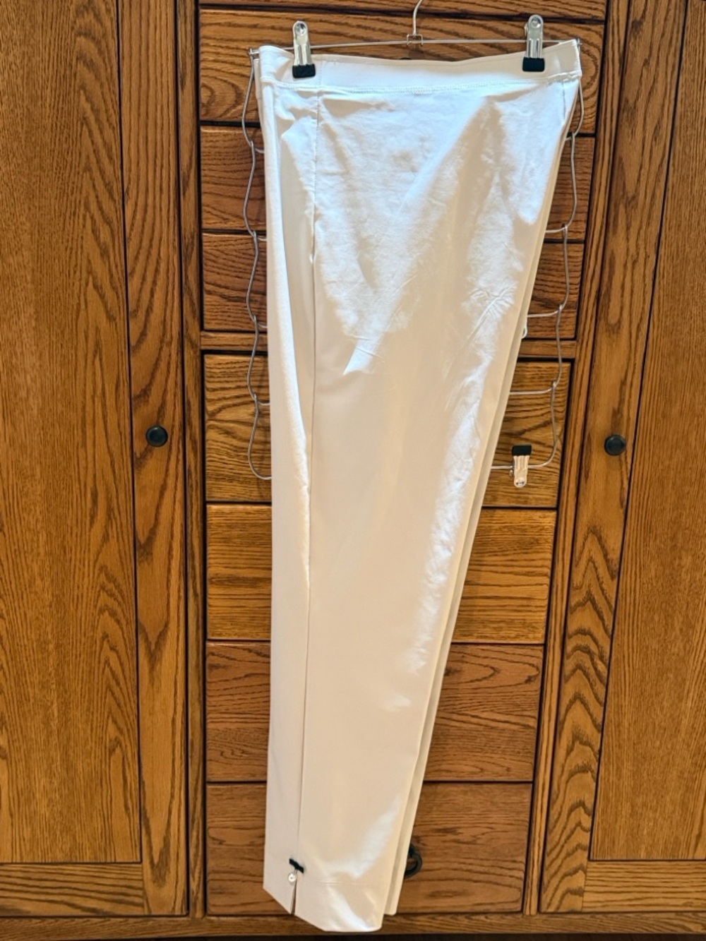 Women’s Cream Pants w/pearl at hem.
